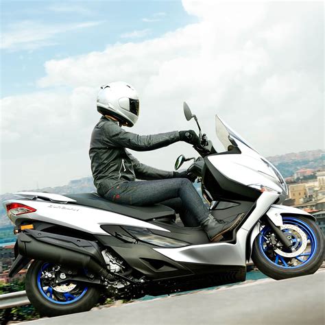 Suzuki Burgman 400 in movimento