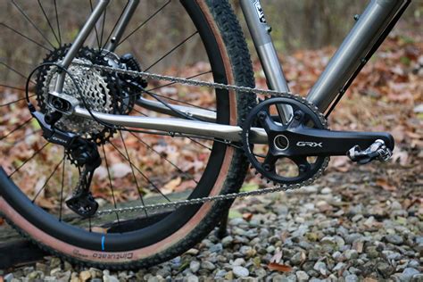 Dettaglio trasmissione Shimano GRX su bici gravel