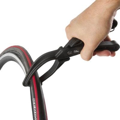 Pinza specifica per il montaggio di copertoni da bicicletta