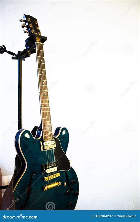 Chitarra elettrica lucida
