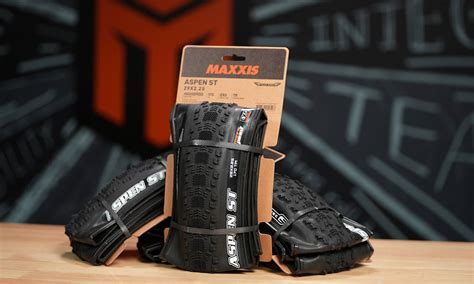 Immagine di un copertone Maxxis con il nuovo packaging ecologico