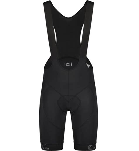 Diagramma che illustra l'evoluzione dell'abbigliamento da ciclismo, mostrando le differenze tra i pantaloni con bretelle di cuoio e i pantaloncini con bretelle integrate.