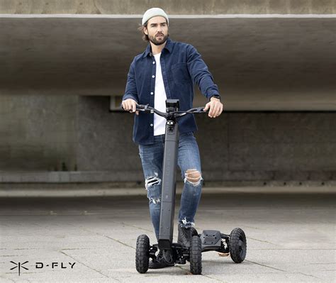 Monopattino elettrico a due ruote in città