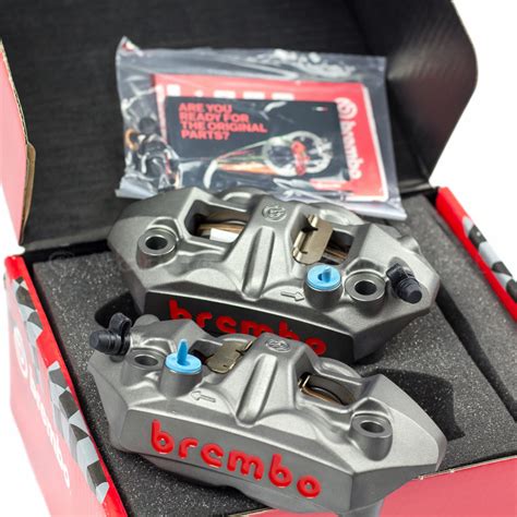 Confronto visivo tra pinze Brembo M4 e GP4 RX