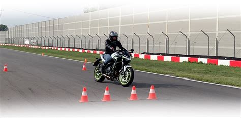Scuola di guida sportiva per moto