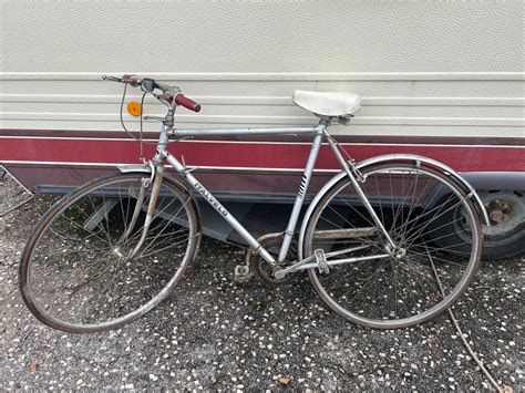 Mountain bike d'epoca con manubrio stretto