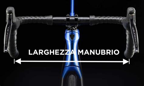 Misurazione delle spalle per la larghezza del manubrio