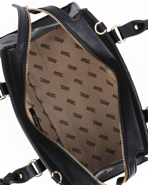 Dettaglio cerniere laterali borsa nera