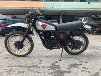 Yamaha XT500 con serbatoio in alluminio