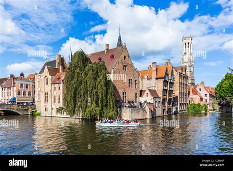 Canale a Bruges con ciclisti