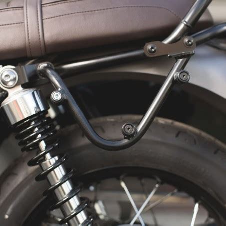 Telaio laterale SW-Motech SLC montato su una Triumph Bonneville T120