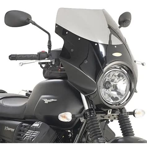 Moto Guzzi V7 III con cupolino Givi 100ALB