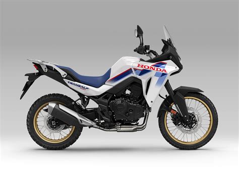 Honda XL750 Transalp 2026 vista frontale