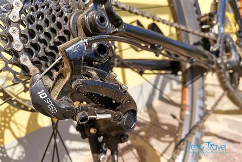 Primo piano di un cambio posteriore di una bicicletta