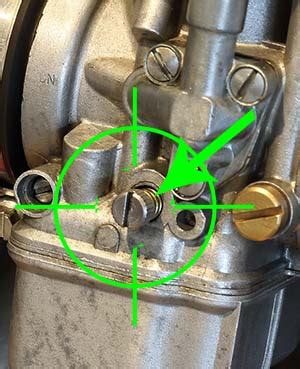 Vite di regolazione del minimo su un carburatore