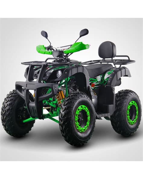 Quad 50cc per adulti in un paesaggio rurale