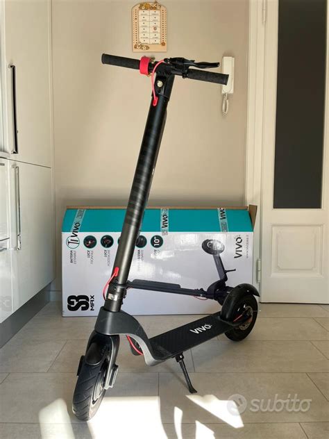 Monopattino elettrico Vivo S3 in un contesto urbano