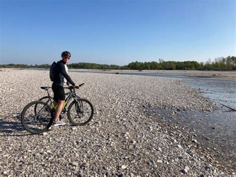 Panorama del fiume Tagliamento con piste ciclabili