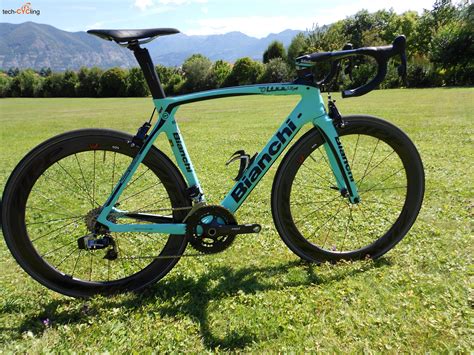Ruote Zipp 404 Firecrest su una Bianchi Oltre XR4 CV