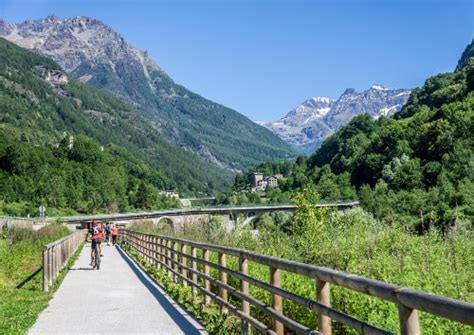 Panoramica della Valmalenco con il Sentiero Rusca