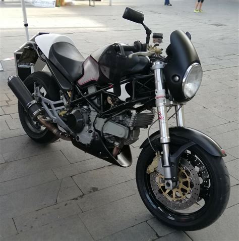 Primo cupolino su Ducati Monster 900