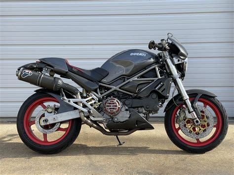 Ducati Monster S4 con semimanubri