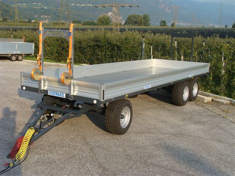 Rimorchio in alluminio con pianale di carico
