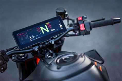 Display TFT di una moto KTM con interfaccia KTMconnect