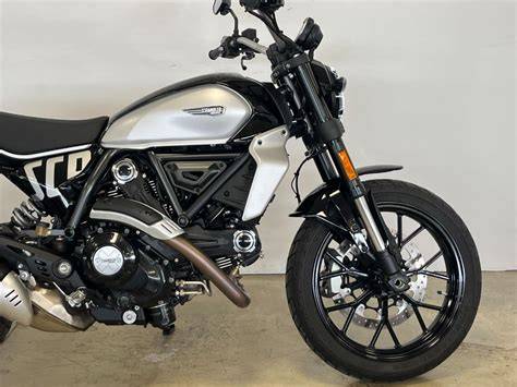 Immagine di un Scrambler usato in esposizione