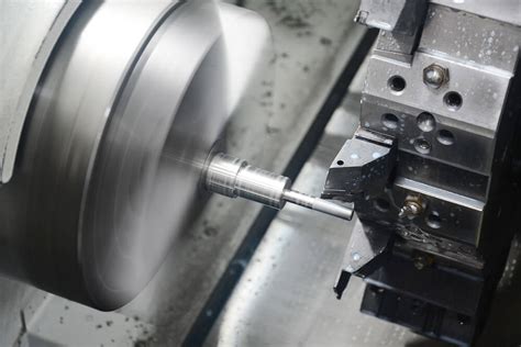 Immagine di un disco freno in lavorazione CNC