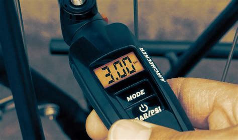 Manometro per la pressione dei copertoni da bicicletta