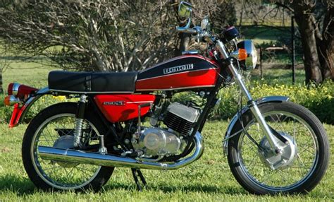 Benelli 250 2C in una delle sue livree