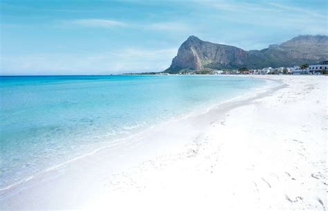 Veduta aerea di San Vito Lo Capo con la sua spiaggia