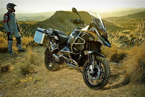 moto enduro adventure immagini strada fuoristrada