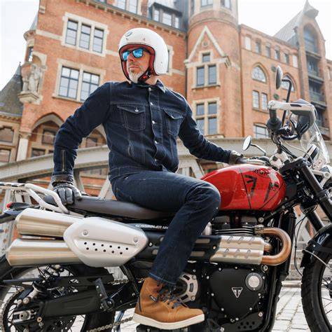 outfit motociclista elementi stile tessuto