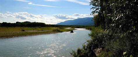 Immagine della sorgente del fiume Piave tra le montagne