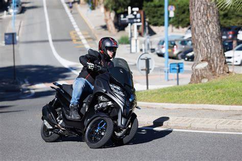 Scooter triciclo 3 in 1 con tre ruote prospettive