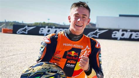 Pedro Acosta celebra la vittoria in Moto3