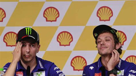 Valentino Rossi e Jorge Lorenzo in lotta per il titolo 2015