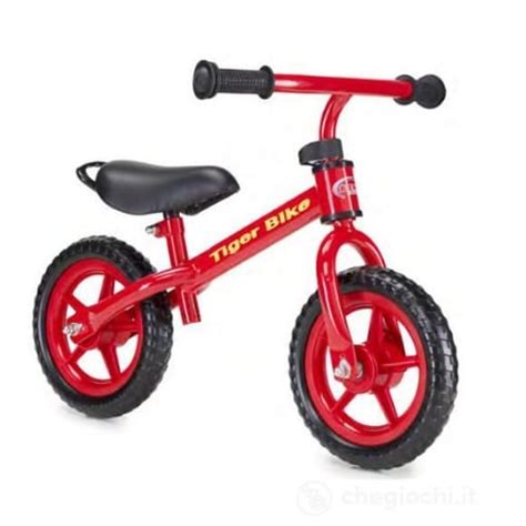 bambino in bicicletta senza pedali