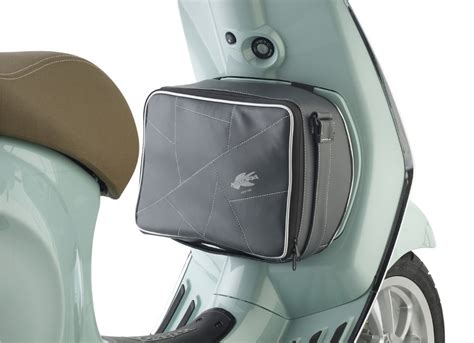 Dettaglio borsa laterale Vespa LX in canvas