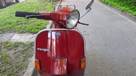 Icona Classico Vespa PX in rosso (grafico storico della linea PX)