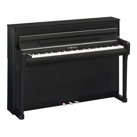 Primo piano dei tasti di un pianoforte digitale Yamaha