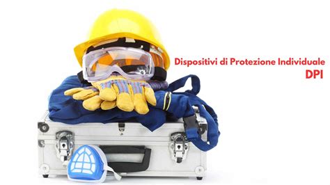 Personale con DPI che installa batterie UPS