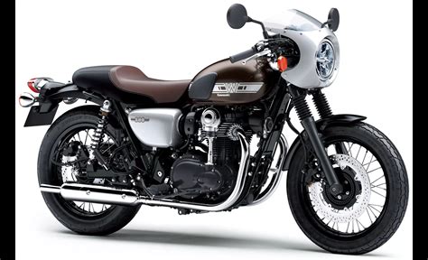 Kawasaki W800 Cafe in colore nero con elementi cromati