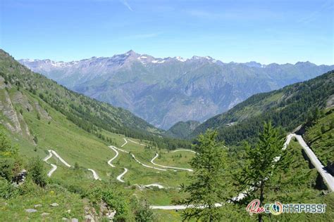 Il Colle delle Finestre con la sua strada sterrata