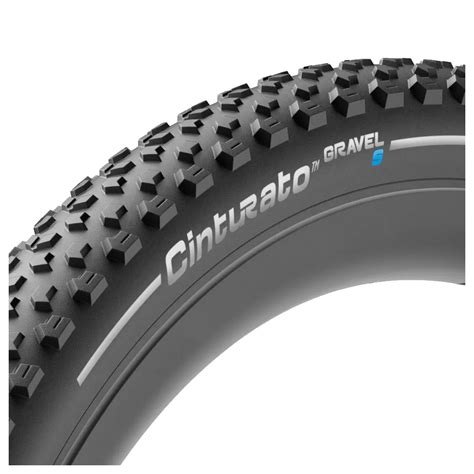 Ciclista su strada sterrata con pneumatico Pirelli Cinturato Gravel S