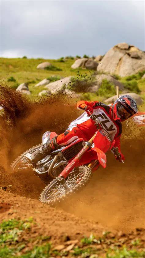 CRF450R in azione su pista motocross