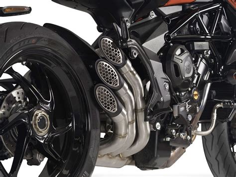 Dettaglio terminale di scarico sportivo per MV Agusta