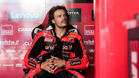 Nicolò Bulega sul podio con la sua Ducati